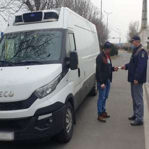 Autoutilitară radiată din circulație, descoperită în trafic