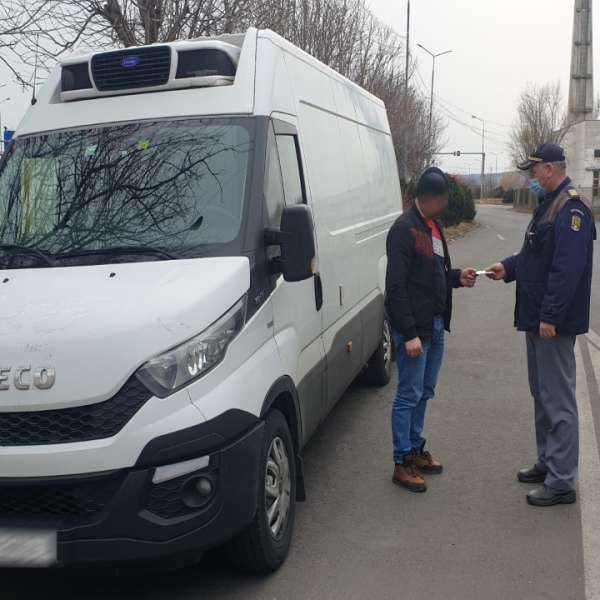 Autoutilitară radiată din circulație, descoperită în trafic
