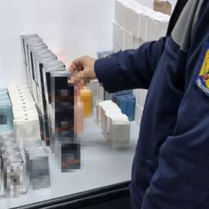 Sute de bunuri contrafăcute, indisponibilizate de polițiștii de frontieră giurgiuveni