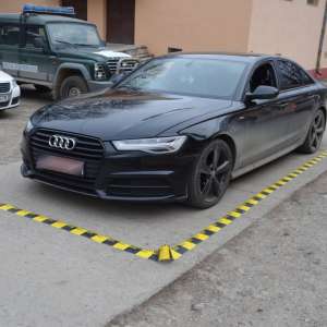 Autoturism căutat de autorităţile din Marea Britanie, descoperit la Iaşi