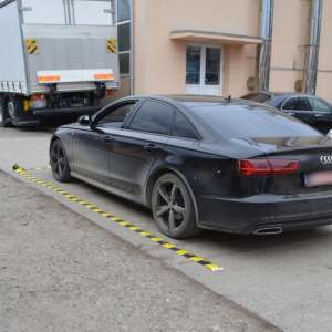 Autoturism căutat de autorităţile din Marea Britanie, descoperit la Iaşi