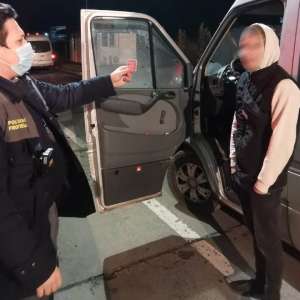 Permise de conducere false descoperite la controlul de frontieră