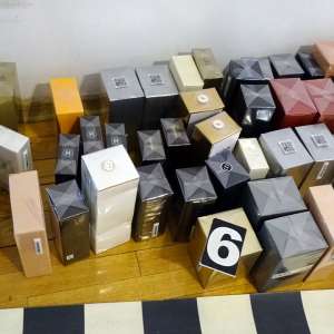 Bijuterii din aur în valoare de 580.000 lei și zeci de parfumuri contrafăcute, descoperite în urma unor percheziții domiciliare