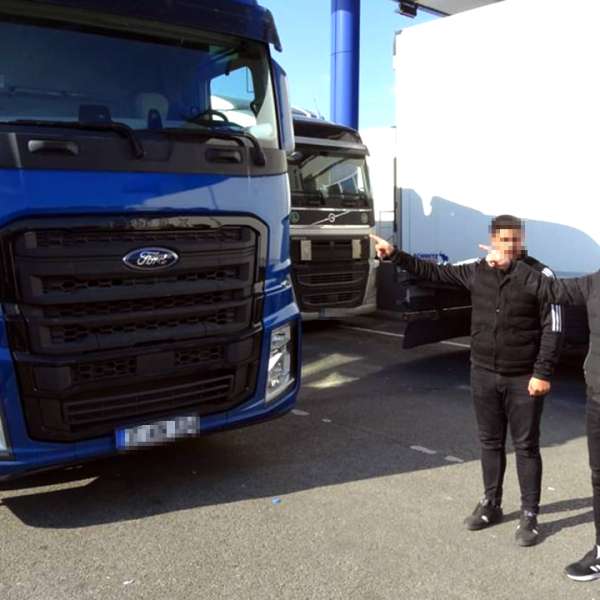 Doi cetățeni turci au plătit unui conațional, câte 500 de euro fiecare, pentru a ajunge ilegal în Germania