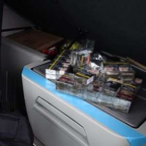 Peste 3. 500 de țigarete descoperite ascunse într-un ansamblu rutier