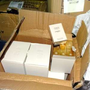 Parfumuri și produse farmaceutice presupuse a fi contrafăcute, descoperite la P.T.F. Calafat