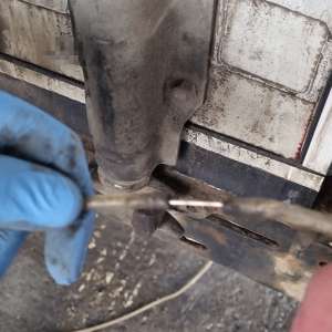 Trei cetăţeni afgani, ascunşi într-un TIR încărcat cu piese auto