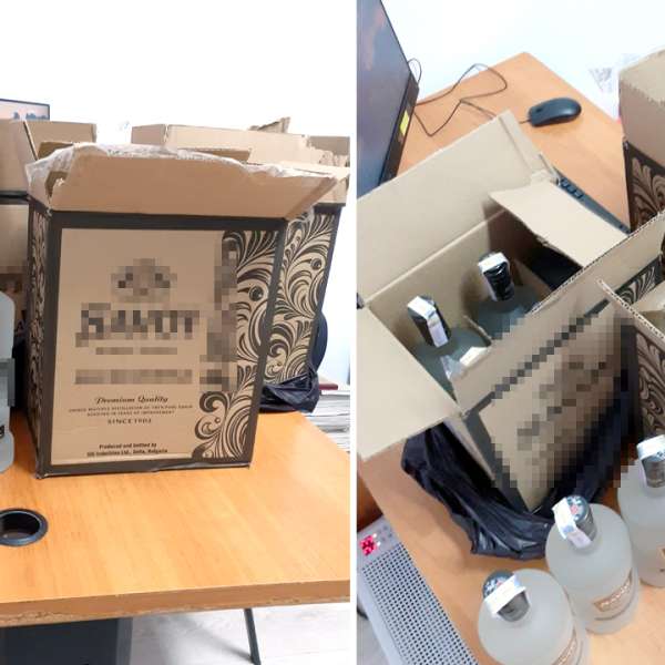 Băuturi alcoolice și țigarete, descoperite ascunse în două mijloace de transport
