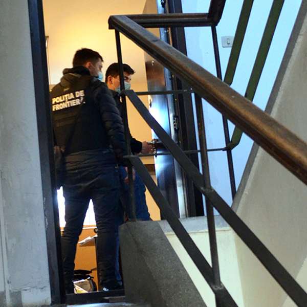 Cetățeni indieni implicați în traficul de migranţi, depistați de poliţiştii de frontieră timişeni