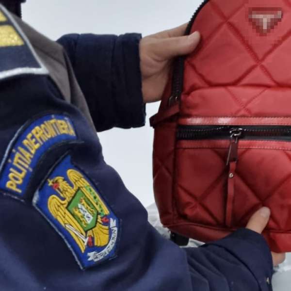 Sute de bunuri contrafăcute, în valoare de 180.000 lei, descoperite în PTF Giurgiu