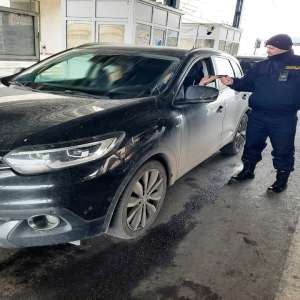 La volan, fără permis