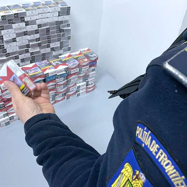 11.000 de țigarete găsite ascunse în pragurile unui autoturism precum și în pereții laterali ai portbagajului acestuia
