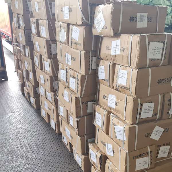 Mii de bunuri susceptibile a fi contrafăcute, depistate în două containere în Portul Constanța