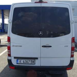 Peste 19.000 de țigarete descoperite ascunse în două mijloace de transport