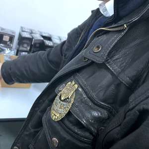 Parfumuri contrafăcute, în valoare de 65.000 lei, descoperite în două autocare la P.T.F. Giurgiu