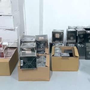 Parfumuri contrafăcute, în valoare de 65.000 lei, descoperite în două autocare la P.T.F. Giurgiu