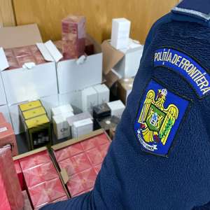 Parfumuri contrafăcute, în valoare de 65.000 lei, descoperite în două autocare la P.T.F. Giurgiu