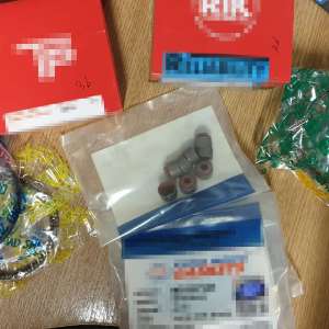 Bunuri susceptibile a fi contrafăcute, depistate într-un container sosit din Dubai, în Portul Constanţa