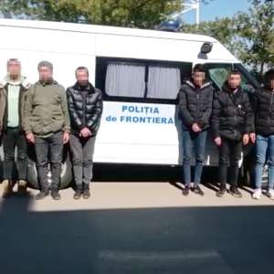 Două călăuze, arestate preventiv pentru trafic de migranți