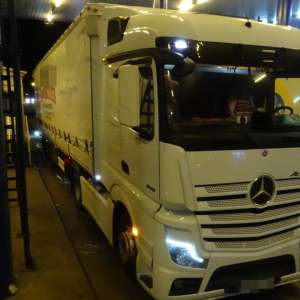 Patru cetățeni afgani ascunși printre covoare, depistați de polițiștii de frontieră doljeni