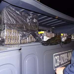 Peste 20. 000 de țigarete ascunse într-un ansamblu rutier, descoperite la P.T.F. Calafat