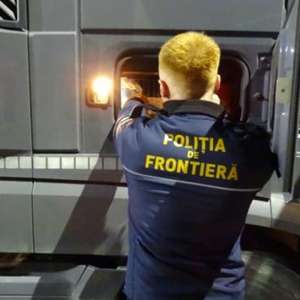 Peste 20. 000 de țigarete ascunse într-un ansamblu rutier, descoperite la P.T.F. Calafat
