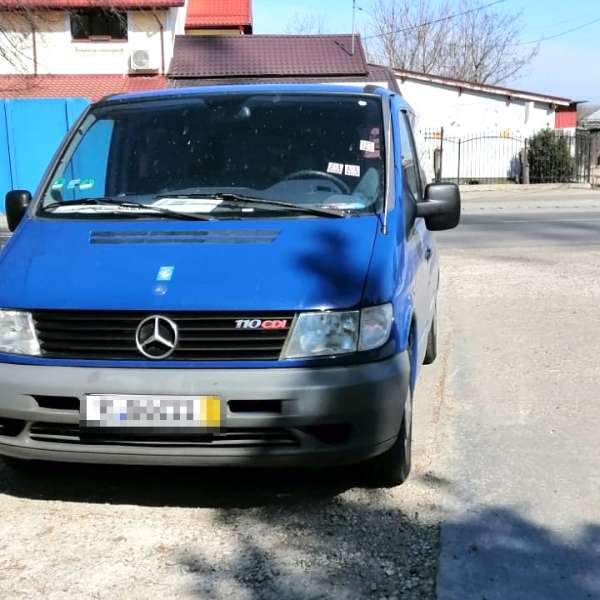 Microbuz german cu numere fără valabilitate, depistat la Folteşti