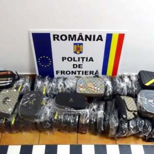 Zeci de articole de marochinărie contrafăcute, descoperite la P.T.F. Calafat