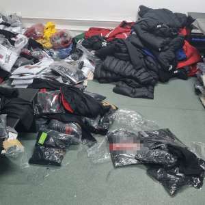 Aproximativ 1.300 de bunuri contrafăcute, descoperite în PTF Giurgiu