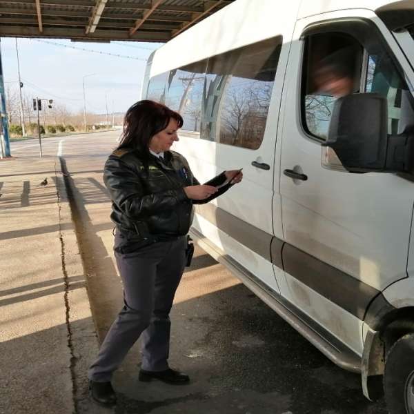 Carte de identitate falsă descoperită la controlul de frontieră