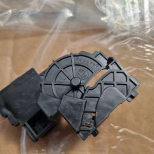 Mii de piese auto susceptibile a fi contrafăcute, în valoare de 1 milion de lei,  depistate în Portul Constanța