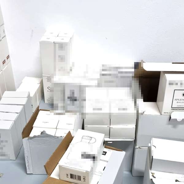 Parfumuri contrafăcute, achiziționate din Turcia, descoperite în PTF Giurgiu