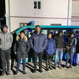 Nouă cetăţeni din Ghana au încercat să treacă ilegal frontiera în Ungaria