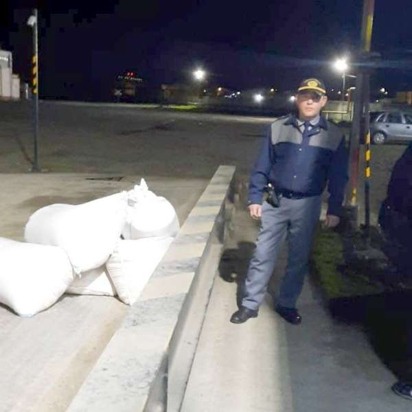 Polițiștii de frontieră brăileni au recuperat peste 200 kg de orz sustras de pe o navă aflată în rada Portului Brăila