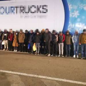 23 de migranți ascunși în TIR-uri, depistați în acest sfârșit de săptămână, la frontiera cu Ungaria