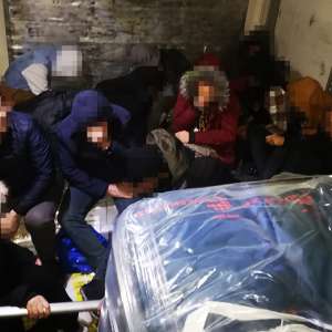 23 de migranți ascunși în TIR-uri, depistați în acest sfârșit de săptămână, la frontiera cu Ungaria