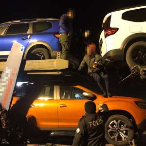 22 de cetăţeni străini, ascunşi în diferite mijloace de transport,   depistați de polițiștii de frontieră arădeni