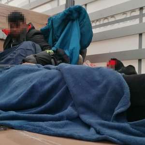 22 de cetăţeni străini, ascunşi în diferite mijloace de transport,   depistați de polițiștii de frontieră arădeni