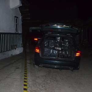 Aproximativ 20.000 de pachete cu țigări și patru autoturisme confiscate pentru contrabandă, la frontiera de nord