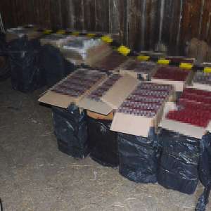 Aproximativ 20.000 de pachete cu țigări și patru autoturisme confiscate pentru contrabandă, la frontiera de nord