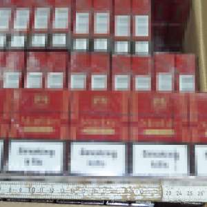 Aproximativ 20.000 de pachete cu țigări și patru autoturisme confiscate pentru contrabandă, la frontiera de nord