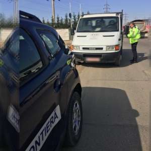 Depistat la volan cu drept de conducere anulat