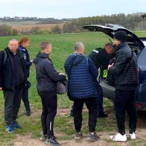 Depistaţi din elicopter când au trecut ilegal frontiera