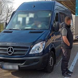 Autovehicul cu inspecţie tehnică falsă  depistat în trafic de polițiștii de frontieră