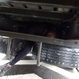 Doi cetăţeni străini depistați în timp ce încercau să intre ilegal în ţara noastră