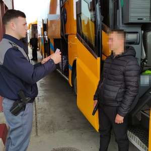 Sute de euro cheltuite pe documente false