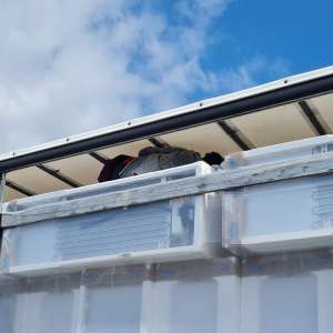 Treizeci și unu de cetăţeni străini  depistați la PTF Nădlac II, ascunşi într-un camion cu frigidere