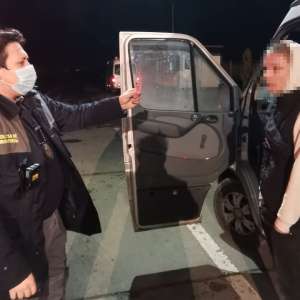 3000 de euro şi 5000 de dolari, preţul a două dosare penale