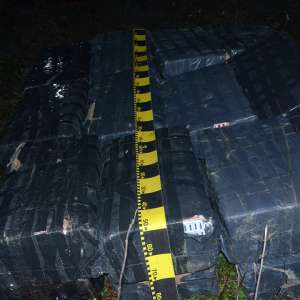 Peste 20.000 de pachete cu țigări, confiscate la frontiera de nord