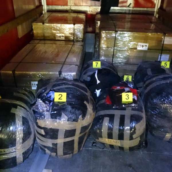 Peste 1.000 de bunuri, susceptibile a fi contrafăcute, descoperite la P.T.F. Calafat